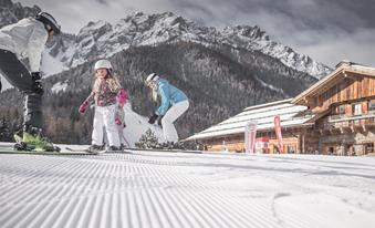 andermax-winter-skifahren-family-3zinnen-sonne-schnee-ski