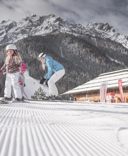 andermax-winter-skifahren-family-3zinnen-sonne-schnee-ski
