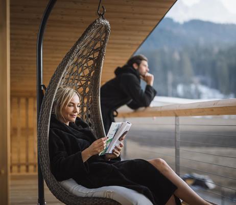 Paar auf dem Balkon