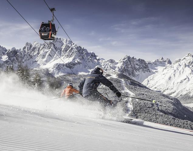 Skifahren im Skigebiet 3 Zinnen Dolomites