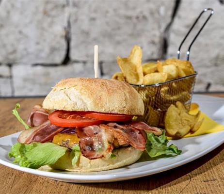 max-alm-apres-ski-vierschach-burger