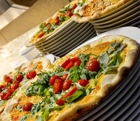 max-alm-apres-ski-vierschach-pizza